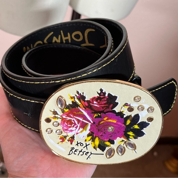 Betsey Johnson Vintage Y2K Western Black Leather Oversized Floral Belt med 31-35